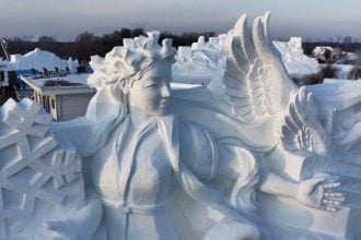 Το Χαρμπίν της Κίνας σε χειμερινό πυρετό δημιουργίας - Εντυπωσιακά γλυπτά από χιόνι και πάγο