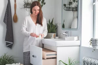 Δύο προϊόντα που πρέπει να ξεφορτωθούμε από το μπάνιο για το καλό του εντέρου