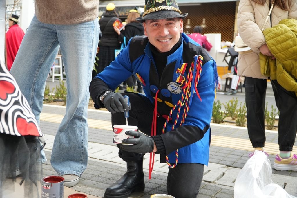 61ο Παιχνίδι Κρυμμένου Θησαυρού: Πλημμύρισε χρώμα και έμπνευση ο πεζόδρομος της Μαιζώνος στο «Cubbez» - ΦΩΤΟ