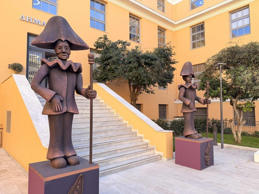 Με πυρετώδεις ρυθμούς στολίζεται καρναβαλικά η πόλη ΦΩΤΟ