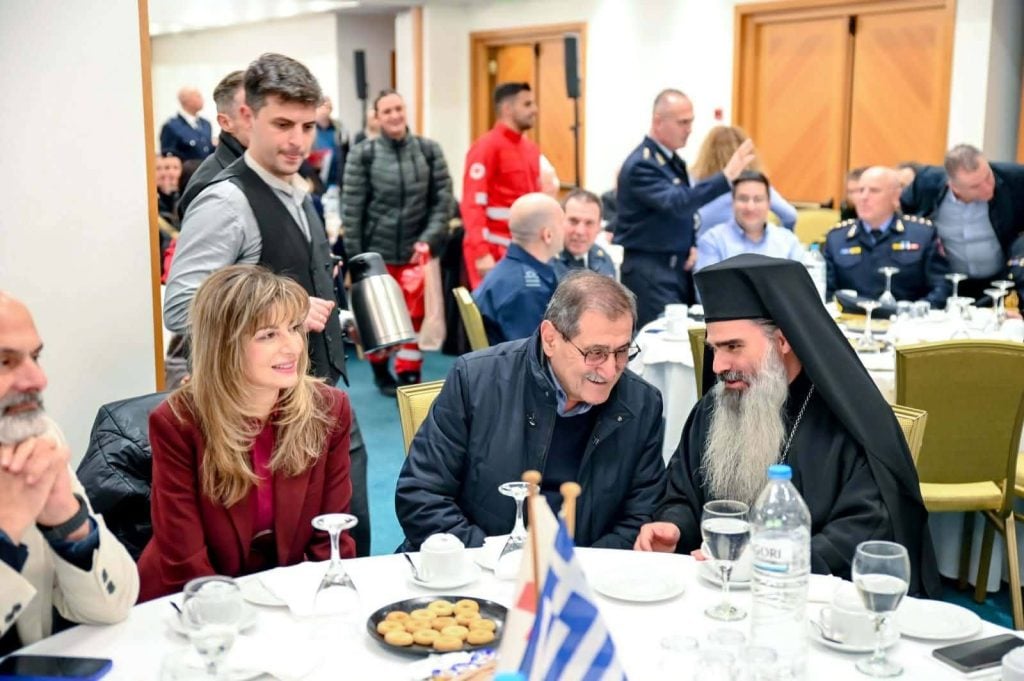 Κώστας Πελετίδης και Βίβιαν Σαμούρη στην πίτα του Ερυθρού Σταυρού - ΦΩΤΟ