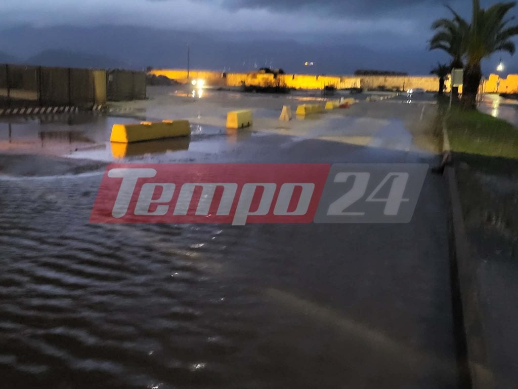 Κακοκαιρία στην Πάτρα: Απόκοσμες εικόνες στην παραλιακή του Ρίου - Η θάλασσα "μπήκε" στα σπίτια - Πλημμύρα στην Πλαζ ΦΩΤΟ