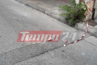 Κακοκαιρία - Πάτρα: Πανικός στον πεζόδρομο Αγίου Νικολάου! Επεσε μεγάλο κομμάτι τζάμι από μπαλκόνι 5ου ορόφου – φωτο