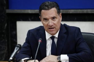 Γεωργιάδης σε Καρυστιανού: Στο όνομα της διαφάνειας που ευαγγελίζεστε πείτε επιτέλους ποιους ακριβώς δεν θέλετε να εκθέσετε