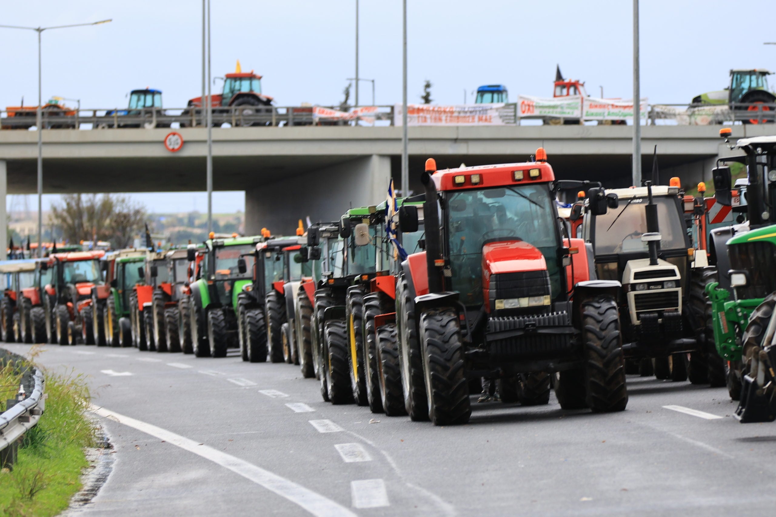 Λάρισα: Αποχώρησαν από το μπλόκο της Νίκαιας οι αγρότες