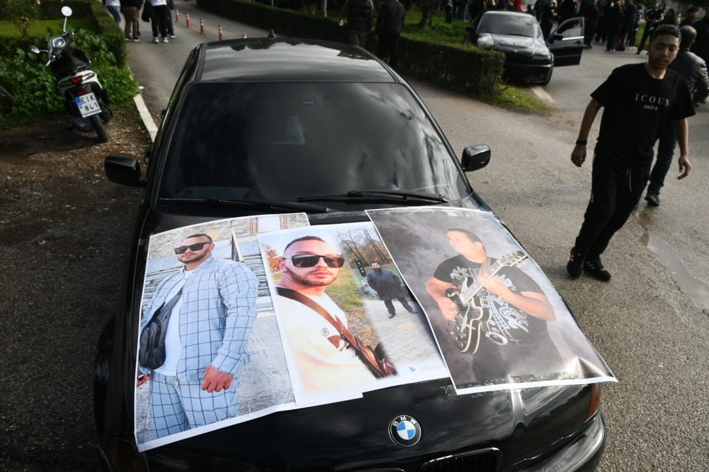 Το τελευταίο αντίο στον 30χρονο που δολοφονήθηκε σε κλαμπ στην Πάτρα - Θρήνος στην κηδεία του (ΦΩΤΟ-ΒΙΝΤΕΟ)