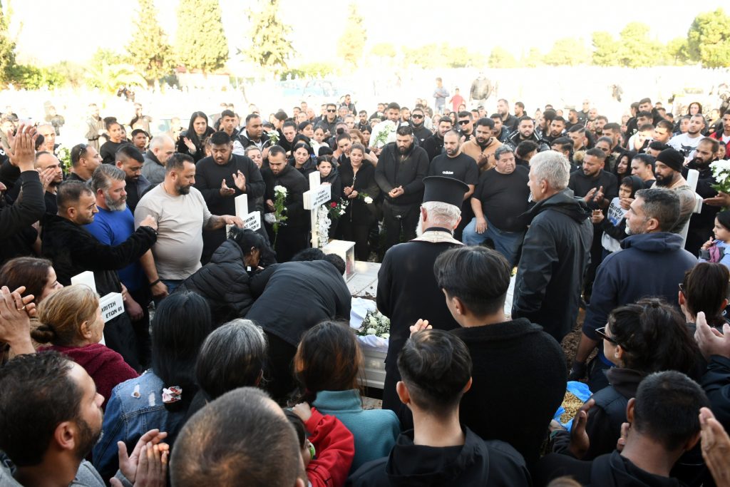 Το τελευταίο αντίο στον 30χρονο που δολοφονήθηκε σε κλαμπ στην Πάτρα - Θρήνος στην κηδεία του (ΦΩΤΟ-ΒΙΝΤΕΟ)