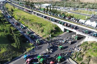 Αγροτοσυνδικαλιστές και από τα «σκληρά» μπλόκα της Θεσσαλίας στη συνάντηση με Μητσοτάκη, ποιος εκπροσωπεί την Αχαΐα - Πού θα κλείσουν δρόμους