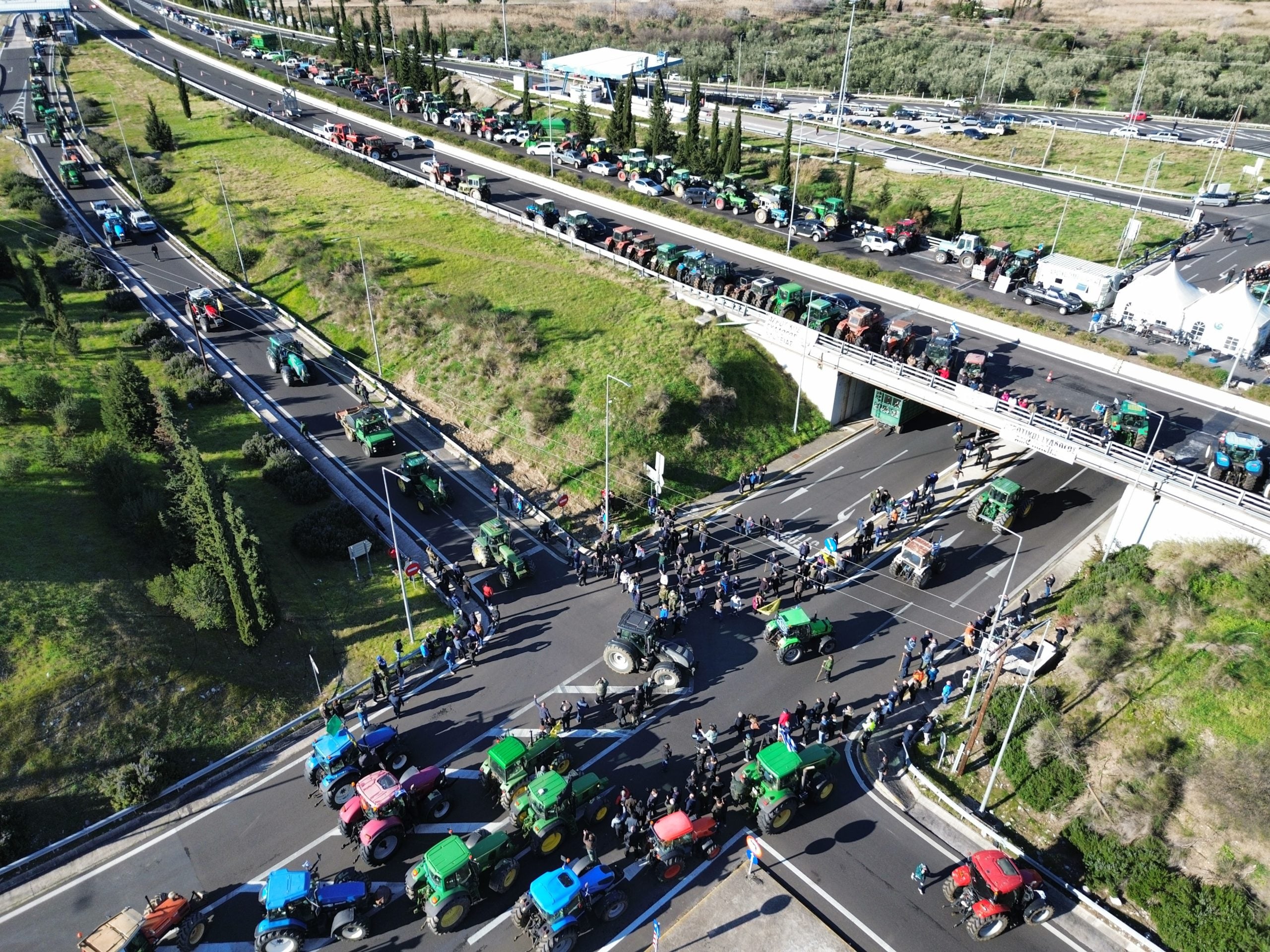 Αγροτοσυνδικαλιστές και από τα «σκληρά» μπλόκα της Θεσσαλίας στη συνάντηση με Μητσοτάκη, ποιος εκπροσωπεί την Αχαΐα - Πού θα κλείσουν δρόμους