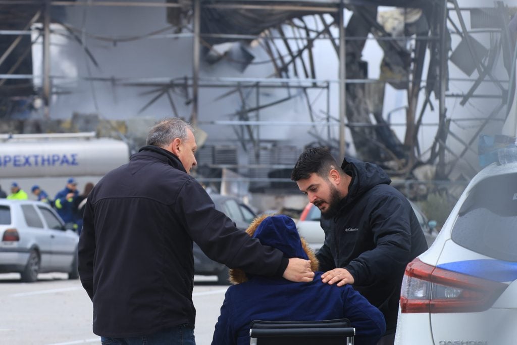 Φωτιά στο εργοστάσιο "Βιολάντα": «Η έκρηξη ήταν σαν να έπεσε πύραυλος» - 4 νεκρές, αγνοείται άλλη μία εργαζόμενη