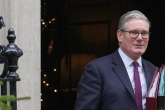 Στάρμερ: «Λάθος η επιβολή δασμών σε συμμάχους»