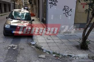 Πάτρα: "Έβρεξε" τσιμέντα στην οδό Καποδιστρίου - Σοβαρές ζημιές σε αυτοκίνητο (ΦΩΤΟ)
