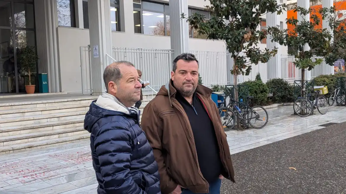 Μήνυση για τα βανδαλισμένα τρακτέρ τους κατέθεσαν οι δύο αγρότες από το μπλόκο της Νίκαιας