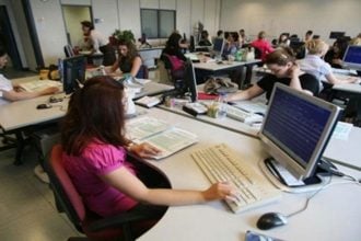 Ποιοι δημόσιοι υπάλληλοι θα μπορούν να παραμείνουν στην υπηρεσία τους αφότου συνταξιοδοτηθούν