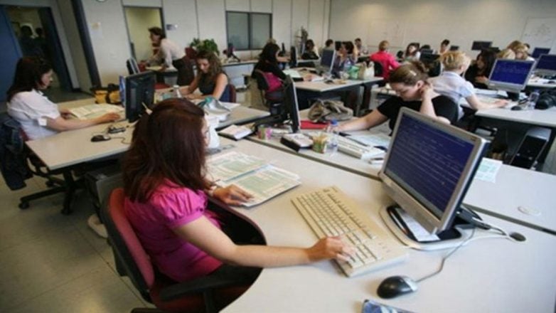 Ποιοι δημόσιοι υπάλληλοι θα μπορούν να παραμείνουν στην υπηρεσία τους αφότου συνταξιοδοτηθούν