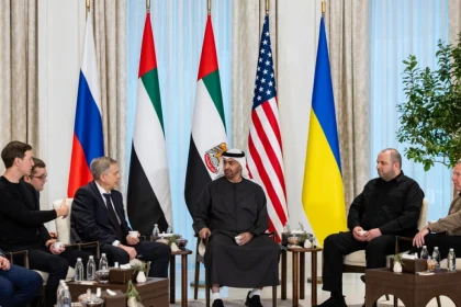 Εποικοδομητικές συνομιλίες, λέει ο Ζελένσκι: Χωρίς απτό αποτέλεσμα η τριμερής Ρωσίας-Ουκρανίας-ΗΠΑ στα Εμιράτα