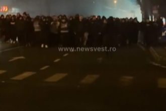 ΠΑΟΚ: Οπαδοί της ομάδας έξω από το νοσοκομείο της Τιμισοάρα