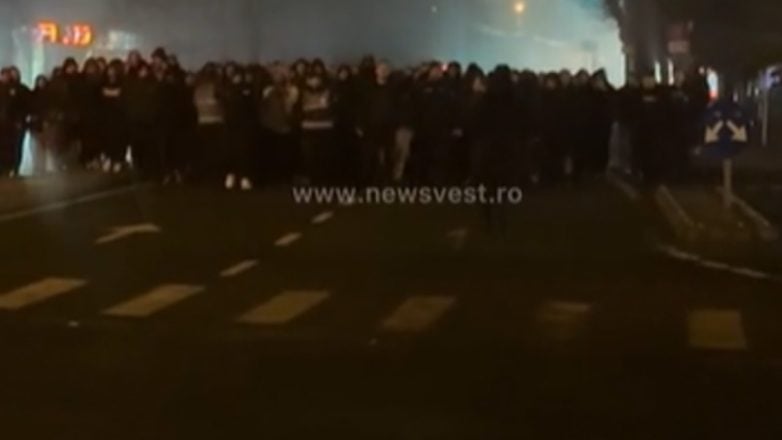 ΠΑΟΚ: Οπαδοί της ομάδας έξω από το νοσοκομείο της Τιμισοάρα