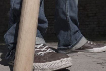 Πάτρα: Επιτέθηκαν σε τρεις 19χρονους επειδή ο ένας φορούσε μπλούζα με ελληνική σημαία!-Τους χτύπησαν με ρόπαλα και σιδερογροθιές