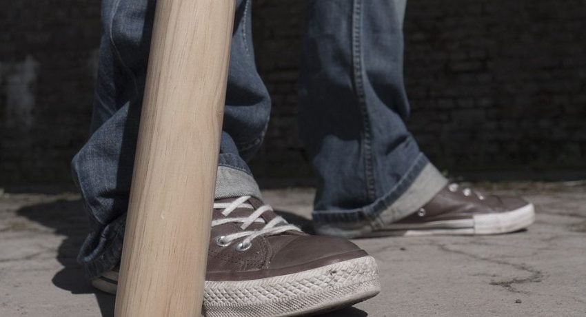 Πάτρα: Επιτέθηκαν σε τρεις 19χρονους επειδή ο ένας φορούσε μπλούζα με ελληνική σημαία!-Τους χτύπησαν με ρόπαλα και σιδηρογροθιές