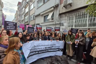 Οργή στην Τουρκία μετά τον εντοπισμό ακέφαλου πτώματος γυναίκας σε κάδο σκουπιδιών, αντιδρούν οι φεμινιστικές οργανώσεις