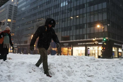 Τουλάχιστον δέκα νεκροί από τη σφοδρή χιονοκαταιγίδα στις ΗΠΑ, σε κατάσταση έκτακτης ανάγκης αρκετές πολιτείες