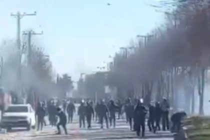 «Είμαστε έτοιμοι και οπλισμένοι για να επέμβουμε»: Ο Τραμπ προειδοποιεί ότι οι ΗΠΑ θα επέμβουν εάν το καθεστώς του Ιράν ανοίξει πυρ κατά των διαδηλωτών