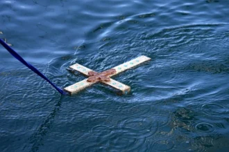 Απίστευτο περιστατικό στη Λεμεσό, πήρε τον σταυρό των Θεοφανίων και εξαφανίστηκε