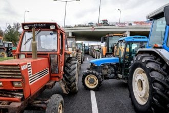 ΔΕΙΤΕ ΖΩΝΤΑΝΑ την συνέντευξη για την εξειδίκευση των μέτρων για τους αγρότες