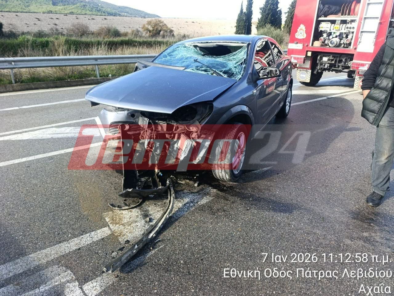 Πάτρα: ΙΧ “καρφώθηκε” στις μπάρες – Τραυματίας 23χρονος – φωτό