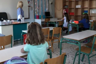 Επιστροφή στο σχολείο για μαθητές και εκπαιδευτικούς αύριο 8 Ιανουαρίου