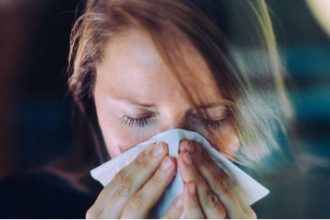 Σε έξαρση η γρίπη: Τι πρέπει να κάνετε εάν εμφανίσετε συμπτώματα