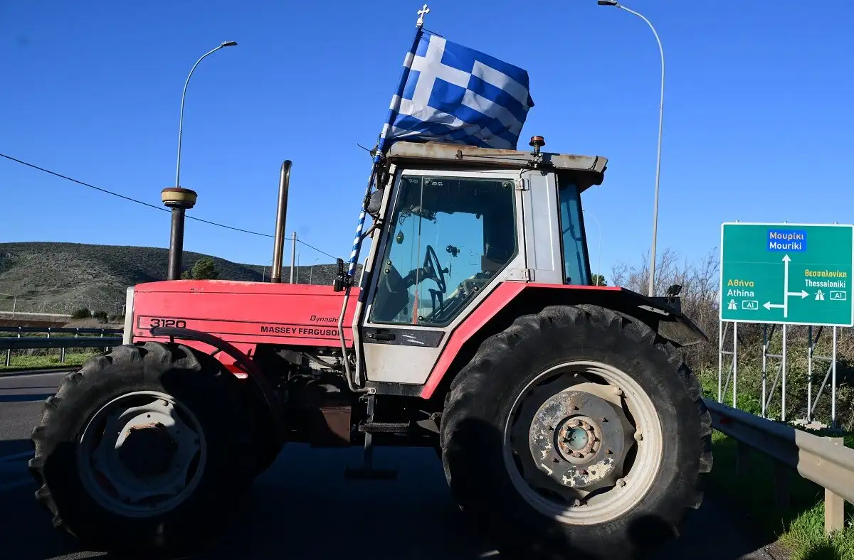 Αποδέχονται οι αγρότες την πρόσκληση για συνάντηση την Τρίτη στο Μαξίμου, ανοίγουν αύριο οι δρόμοι με τα τρακτέρ στην άκρη