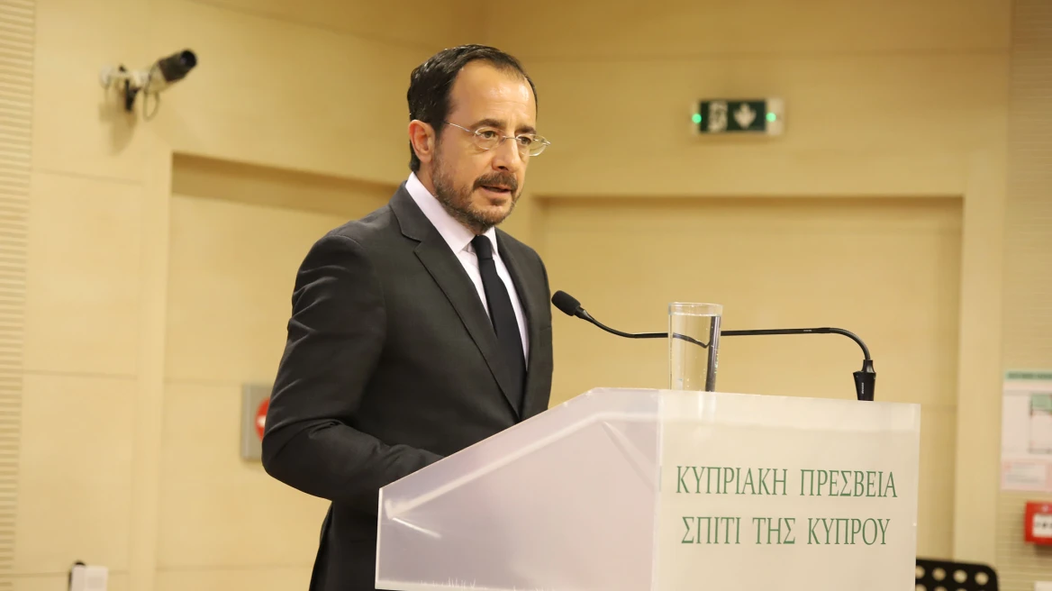 Βίντεο με τις μίζες στο Προεδρικό στην Κύπρο: «Υβριδική επίθεση» βλέπει η κυβέρνηση Χριστοδουλίδη, εξηγήσεις ζητούν τα κόμματα