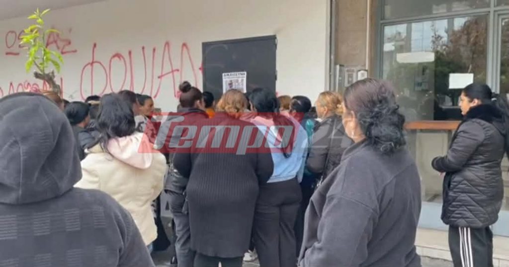 Πάτρα: Απολογούνται οι κατηγορούμενοι για τον ξυλοδαρμό μέχρι θανάτου του 30χρονου Κώστα-Έκλεισαν τη Γούναρη συγγενείς και φίλοι του-Συνθήματα και λουλούδια στο κέντρο που έγινε ο φόνος-ΦΩΤΟ ΒΙΝΤΕΟ