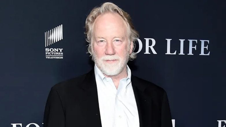 Τίμοθι Μπάσφιλντ: Ένταλμα σύλληψης για κατηγορίες σεξουαλικής κακοποίησης ανηλίκων