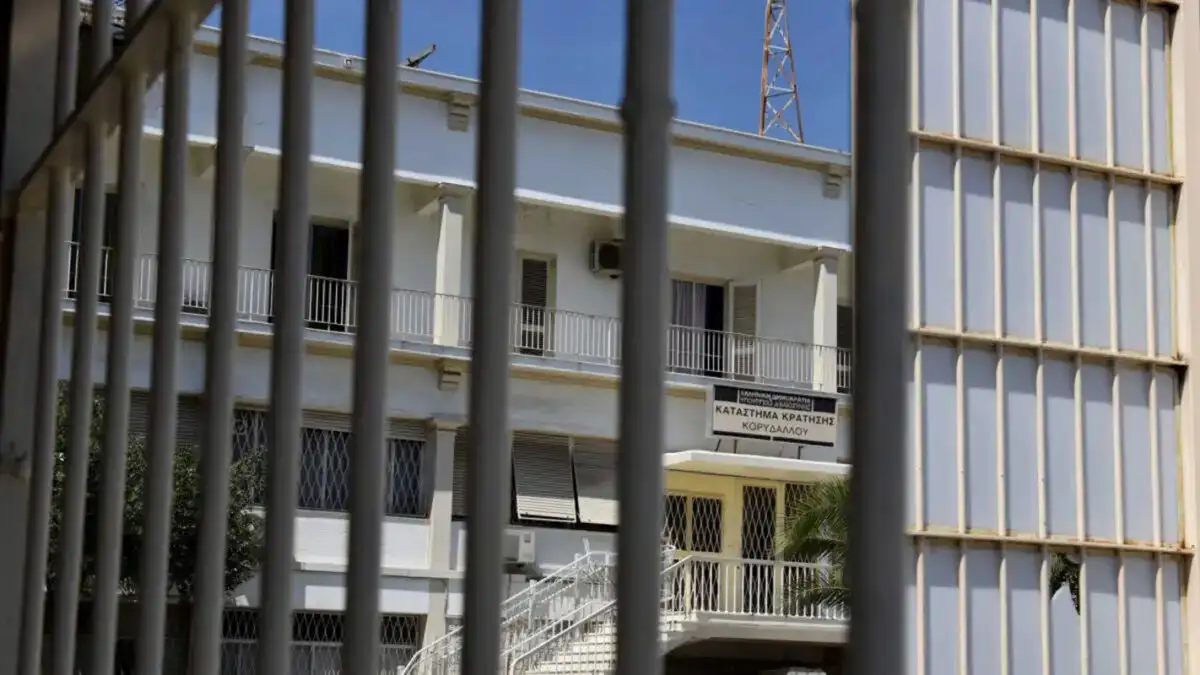 Κορυδαλλός: Τέσσερις συλλήψεις εντός των φυλακών – Βρέθηκε μαχαίρι και ποσότητα ναρκωτικών μέσα σε κελιά