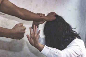 Δασκάλα ξυλοκοπήθηκε από τον 22χρονο συντροφό της