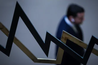 Χρηματιστήριο Αθηνών: Διατηρείται πάνω από τις 2.200 μονάδες – Στο επίκεντρο οι τράπεζες