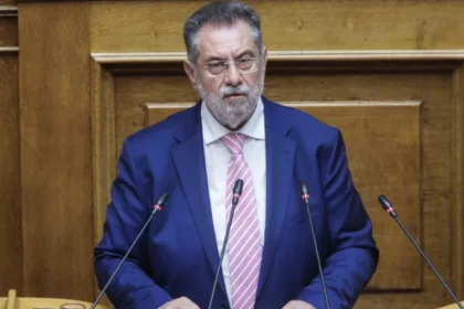 Α. Παναγιωτόπουλος: Ασθενοφόρο από δωρεά, αξίας 120.000€, παραμένει ακινητοποιημένο στην Πάτρα