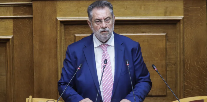 Α. Παναγιωτόπουλος: Ασθενοφόρο από δωρεά, αξίας 120.000€, παραμένει ακινητοποιημένο στην Πάτρα