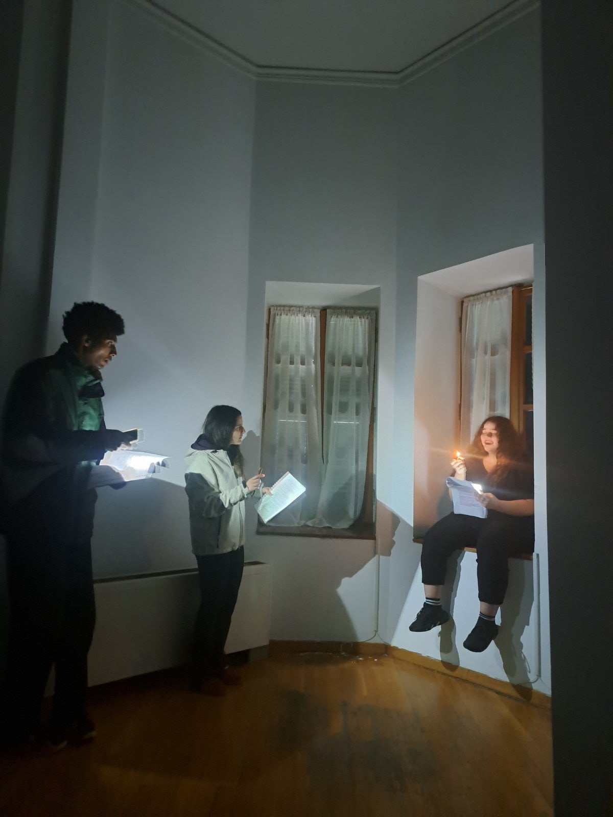 Έρευνα στη θεατρική πράξη, από τη συγγραφή στη σκηνή-HOTEL HELMOS στα δωμάτιά του διανυκτέρευσε σχεδόν ένας αιώνας νεοελληνικού βίου