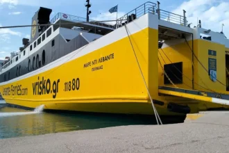 Δεμένο στο λιμάνι το Mare di Levante λόγω βλάβης, θα εκτελούσε το δρομολόγιο από Ζάκυνθο προς Κυλλήνη