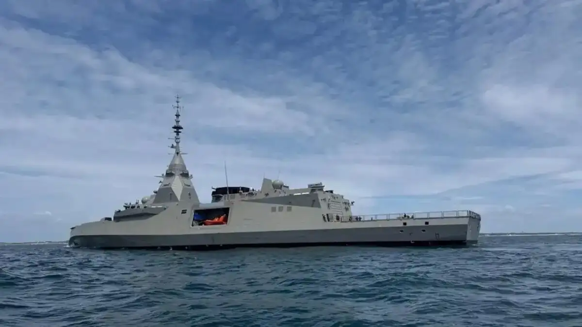 Η φρεγάτα Κίμων πλέει σε ελληνικά ύδατα: Δείτε live την τελετή υποδοχής από το Πολεμικό Ναυτικό στον Σαρωνικό