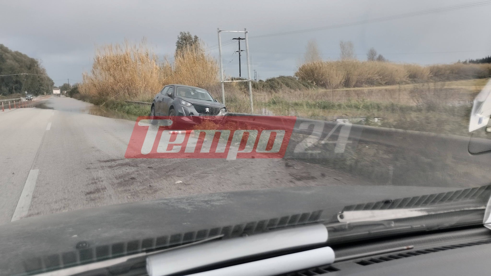 Η κακοκαιρία προκάλεσε τροχαίο στην Πατρών Πύργου-ΦΩΤΟ