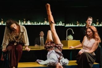 Θέατρο act: "Και τα αγάλματα πεθαίνουν αν δεν τα κοιτά κανείς"