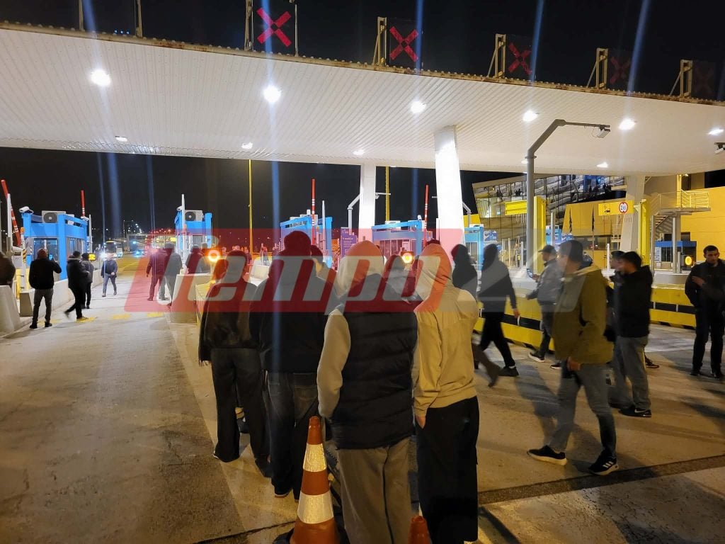 Πάτρα: Οι αγρότες άνοιξαν τα διόδια της Γέφυρας Ρίου - Αντιρρίου (ΦΩΤΟ - ΒΙΝΤΕΟ)