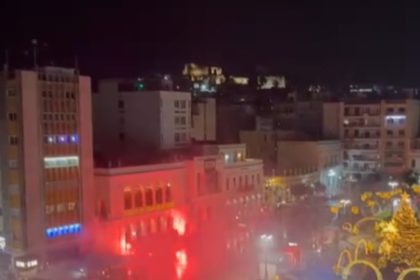 Πάτρα: Πανηγυρισμοί οπαδών της ΑΕΚ στην πλ. Γεωργίου ΒΙΝΤΕΟ