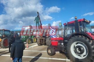 Aγρότες: Αποκλεισμός σε Αγγελόκαστρο και Κουβαρά στην Αιτωλοακαρνανία (ΦΩΤΟ & ΒΙΝΤΕΟ) - Μπλόκο και στον Πύργο