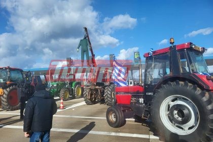 Aγρότες: Έκλεισαν τα διόδια στο Αγγελόκαστρο (ΦΩΤΟ & ΒΙΝΤΕΟ)